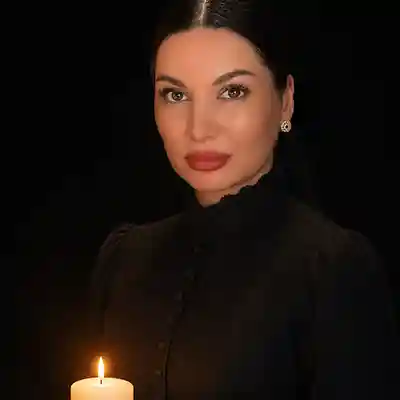 Таролог Наира
